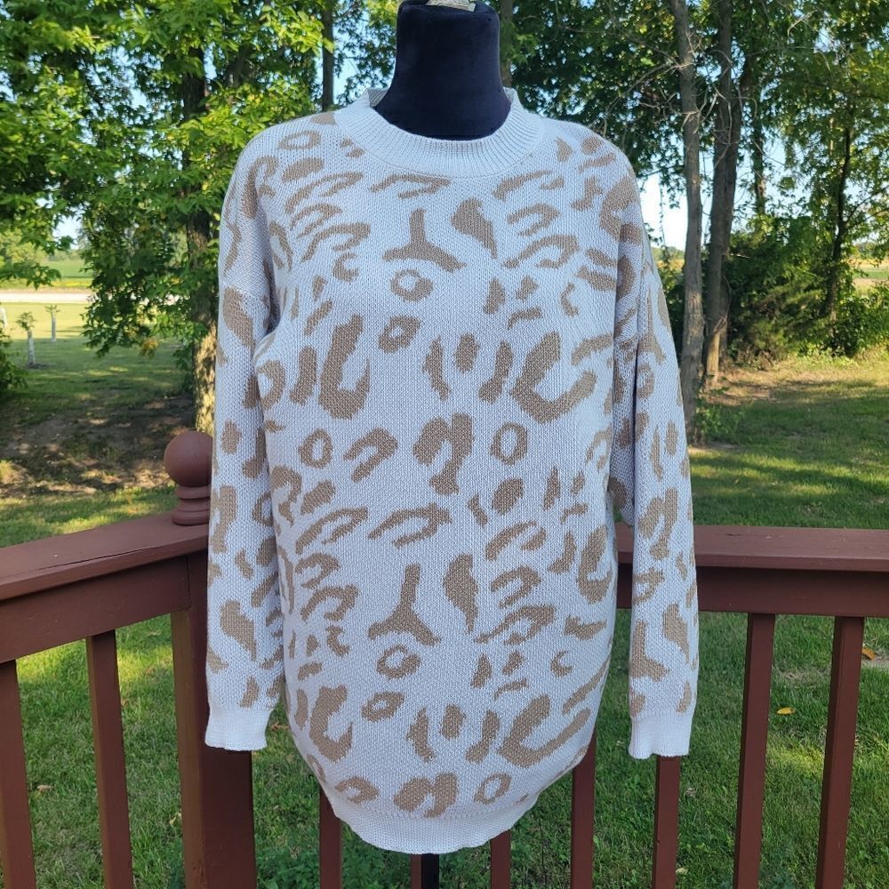 Vestidos Ladies  Khaki White Leopard Print Oversized  Crew Neck Sweater sz Med